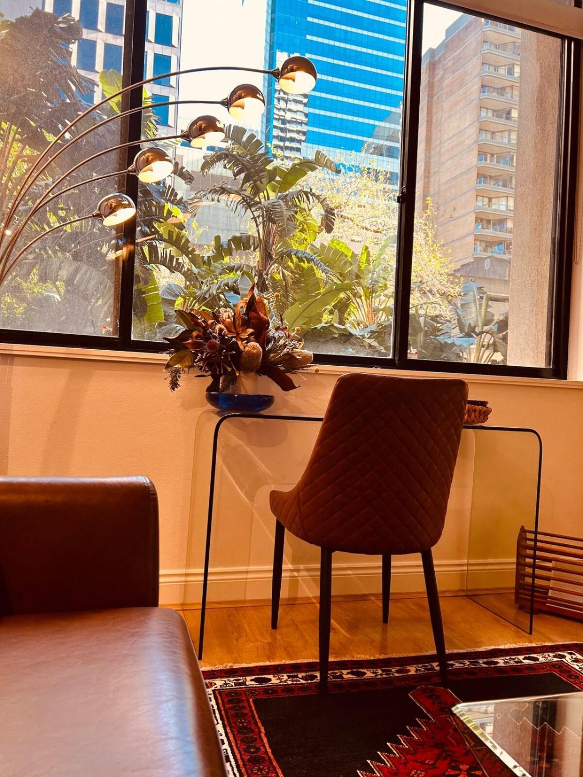 Apartment Executive Pad At York St, *