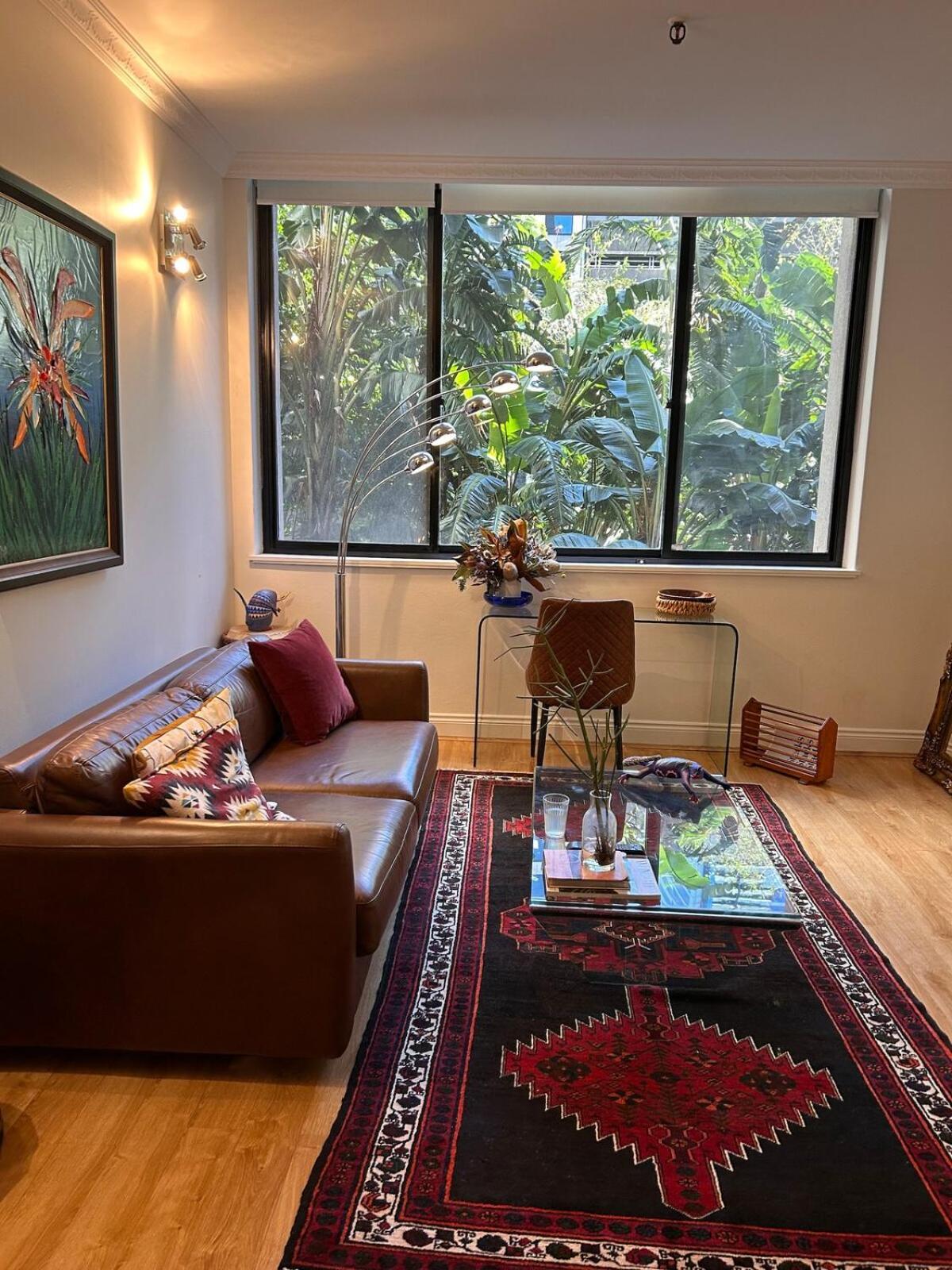 Apartment Executive Pad At York St, *