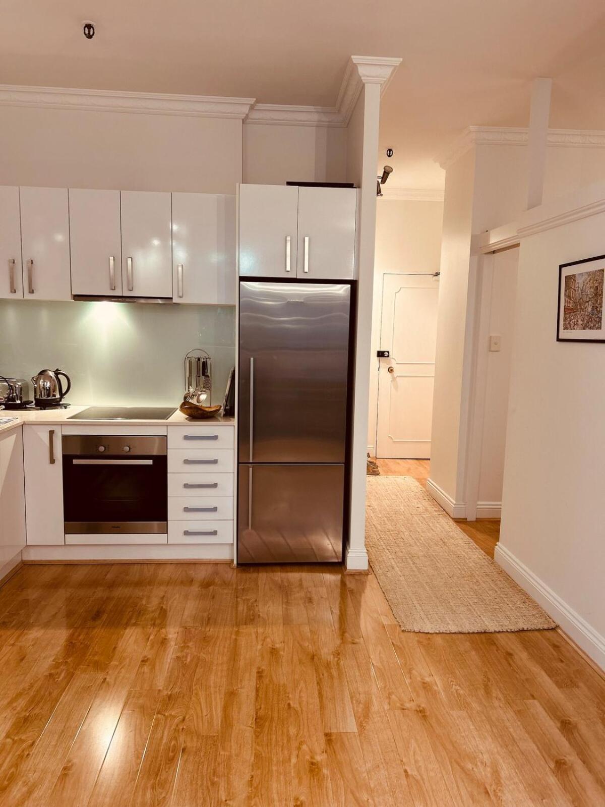 Apartment Executive Pad At York St,